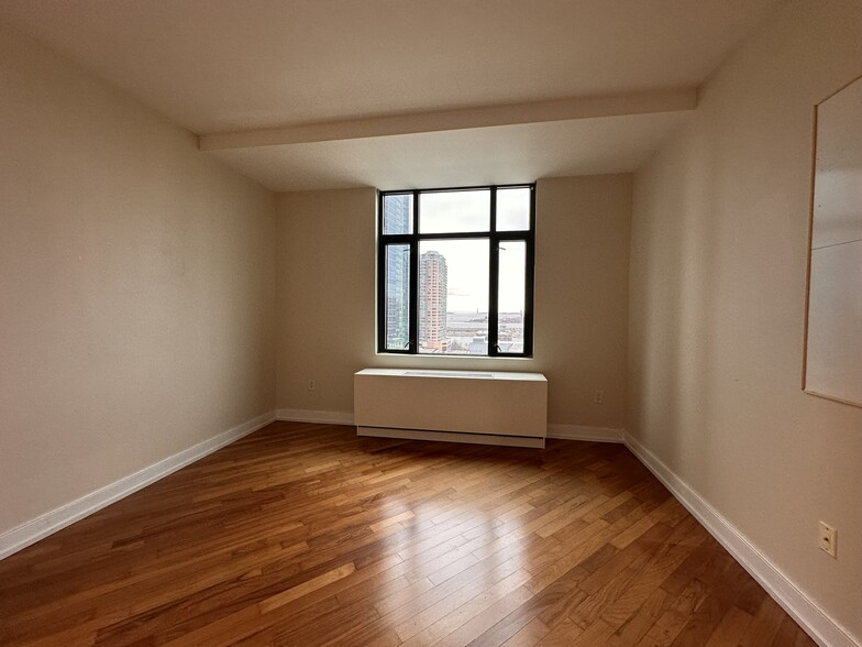 Building Photo - 105 Greene St