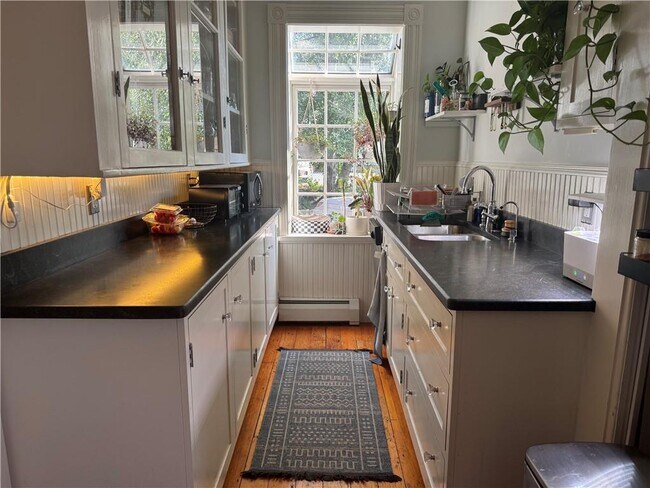 Building Photo - 37 Evergreen St