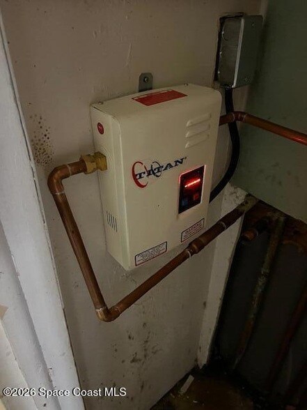 Building Photo - 1711 Dixon Blvd