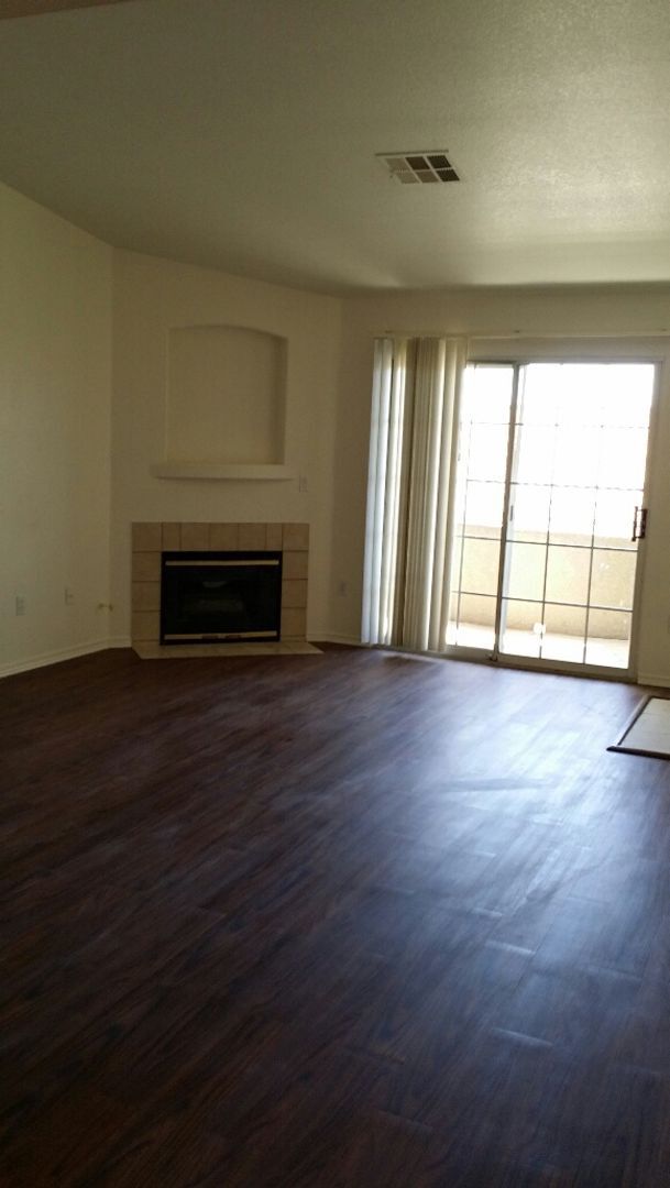 Building Photo - We Pay Referrals - A Move-In Ready Condo!