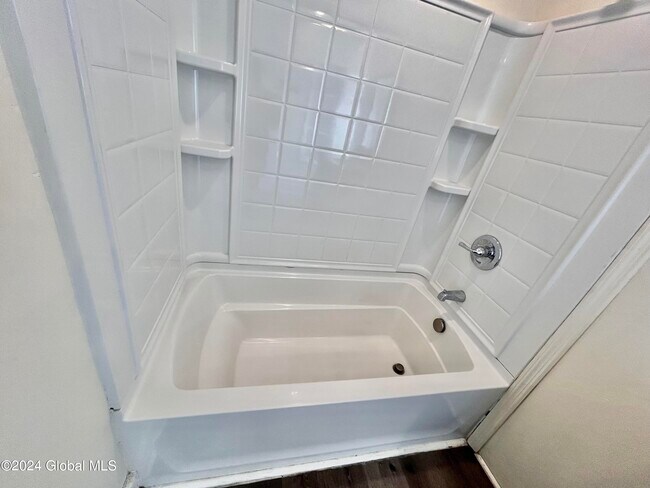 Building Photo - 290 2nd Ave