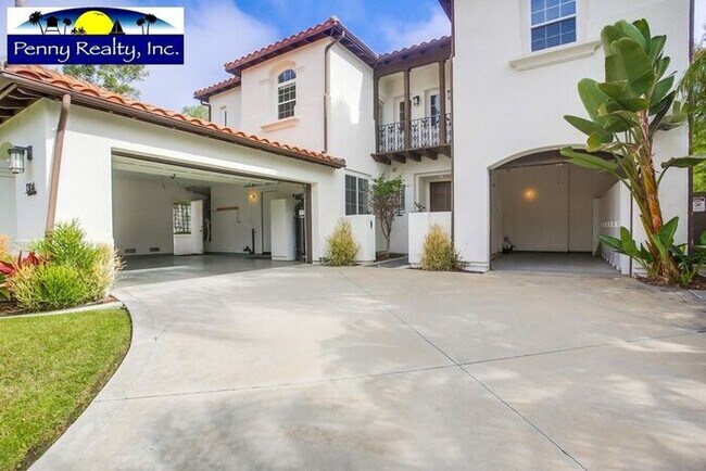 Building Photo - Stunning 4 Bedroom 3.5 Bath Home in the Co...
