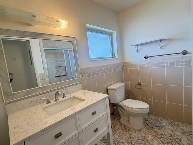 Building Photo - 2727 Dudley Dr W