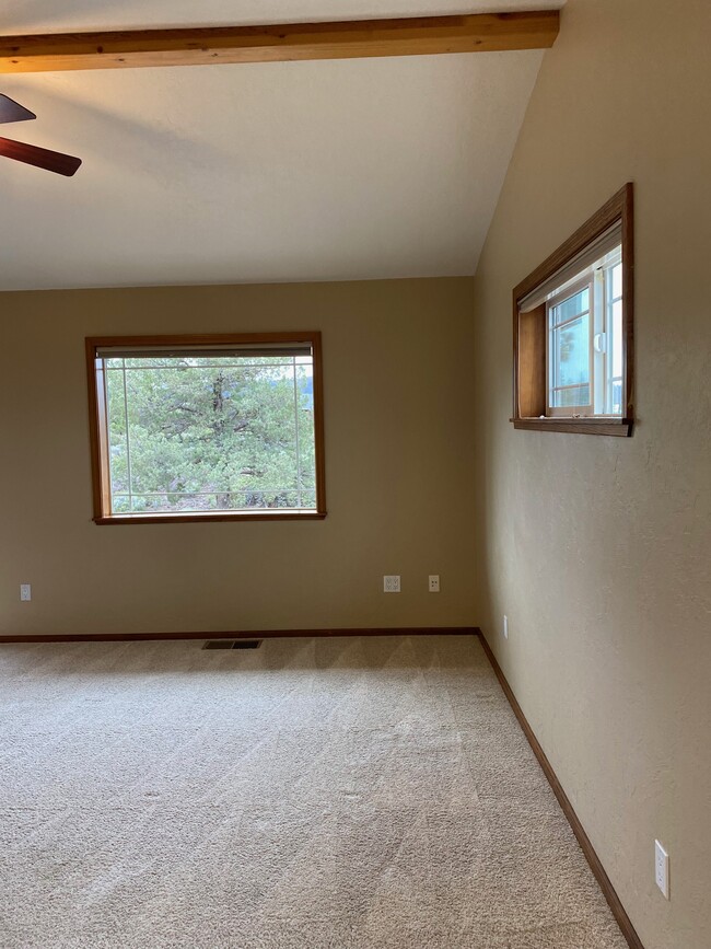 Master bedroom - 6025 Rock Chuck Cir