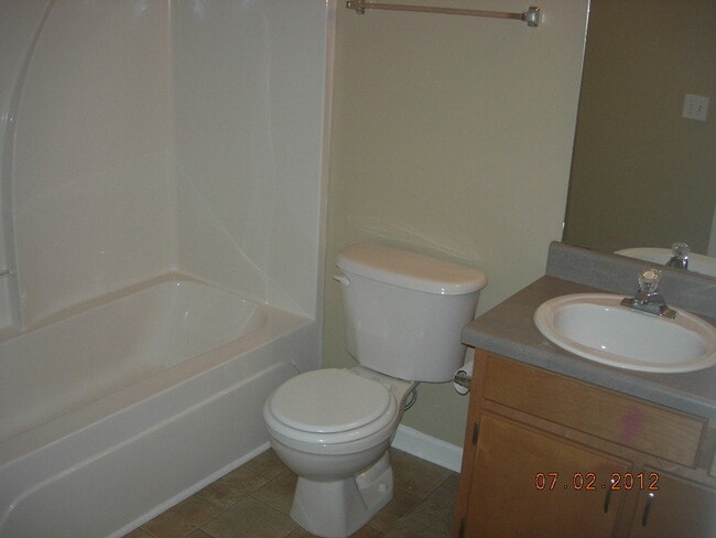 Building Photo - Mt Juliet 3 Bedroom 2 Bath Home with Fence...