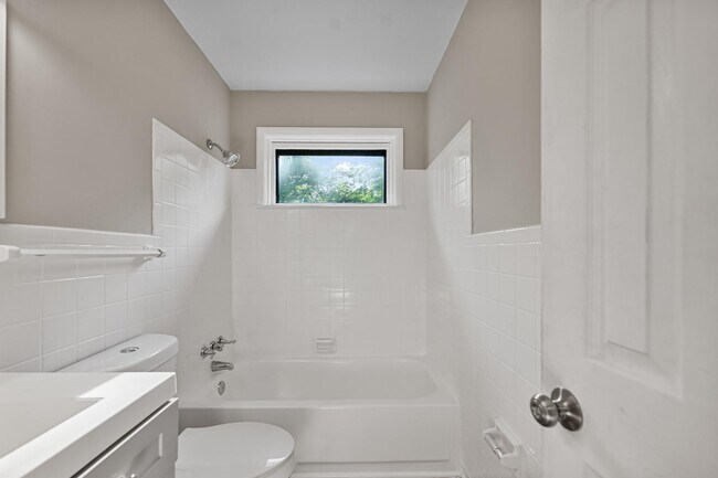 Building Photo - 4241 Tee Jay Dr NW