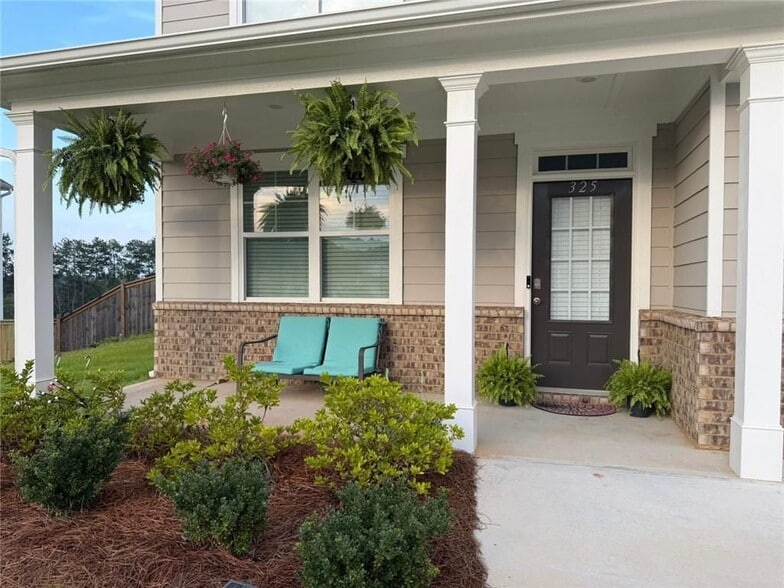 Building Photo - 325 Thompson Dr