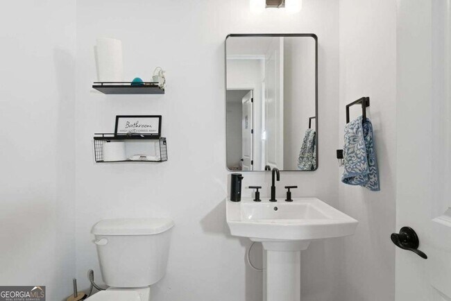 Building Photo - 415 Oakleigh Ave