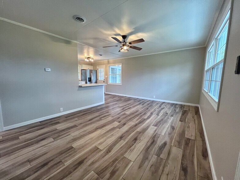 Building Photo - 2926 W Breese Rd