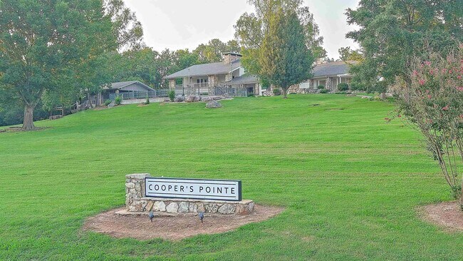 Building Photo - 305 Chickasha Dr