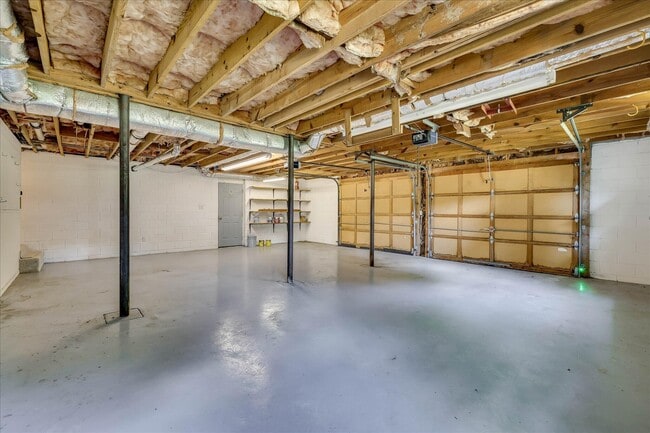 Building Photo - 2111 Huron Dr