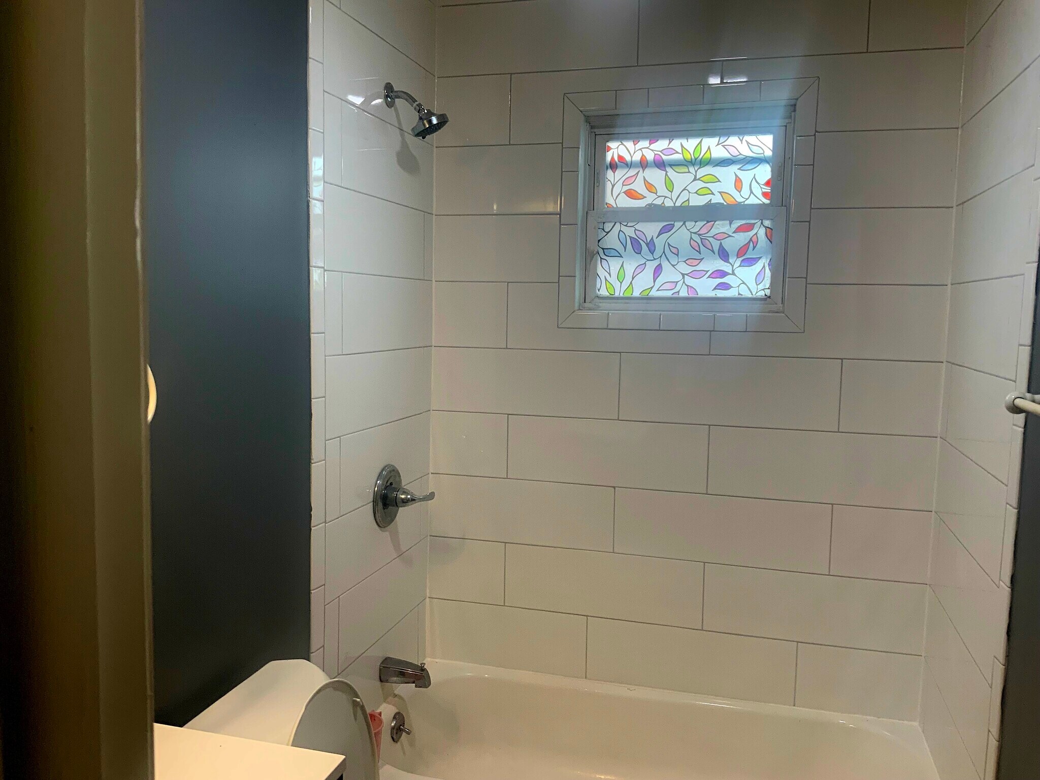 Full bathroom with tub - 712 John St