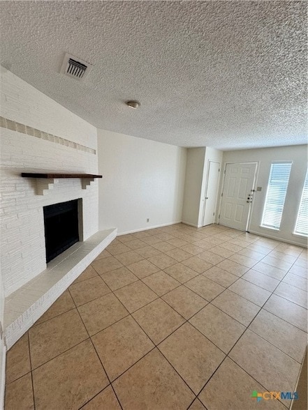 Building Photo - 209 Versailles St