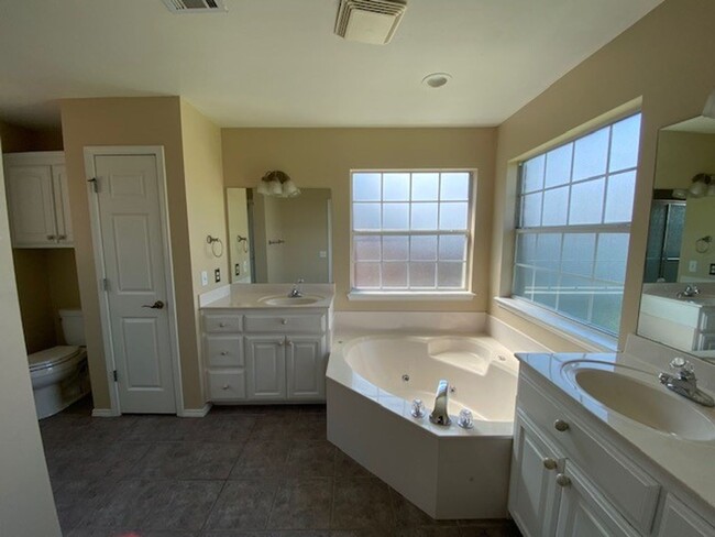 Building Photo - 3 Bed, 2 Bath + Office | Jenks, OK | $2200...