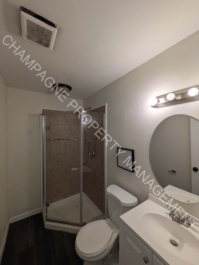 Building Photo - Single Family Home in KC