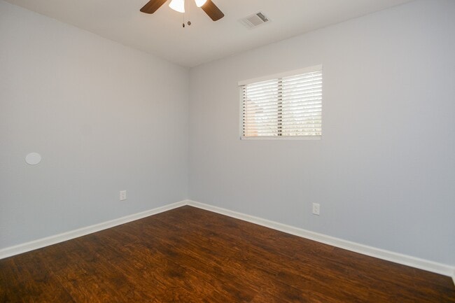 Building Photo - 51 Harbour Row Dr