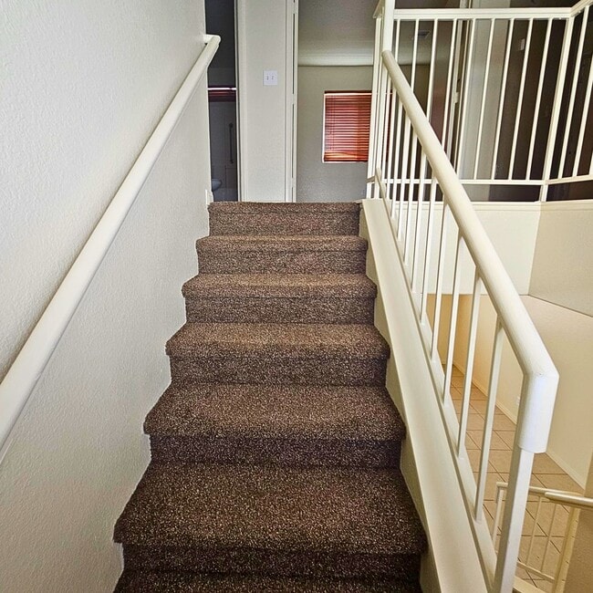Building Photo - MOVE-IN READY 4BR/3BA SINGLE FAMILY HOME I...