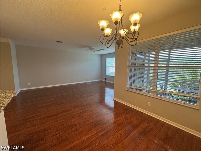 Building Photo - 1410 Mariposa Cir