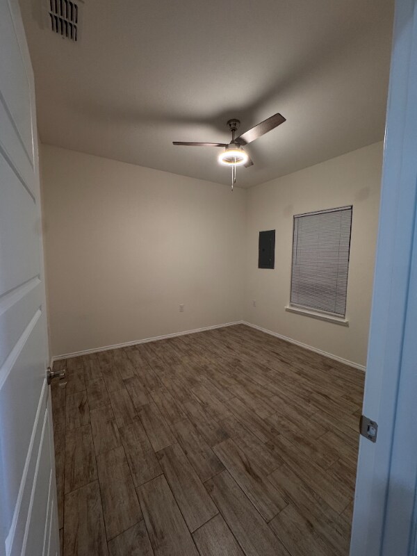 Building Photo - 2214 E Valley Cir