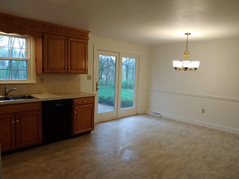 Building Photo - 325 Fairview Dr