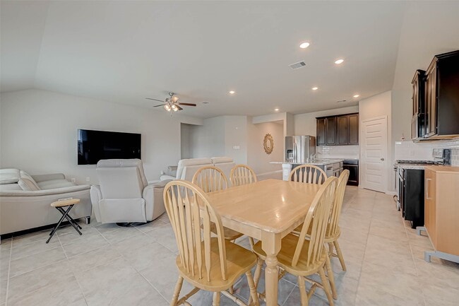 Building Photo - 3206 Dry Creek Dr