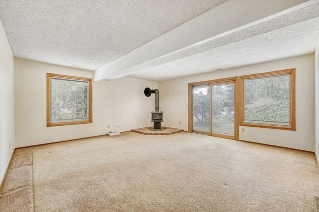 Building Photo - Single Family house on Meridian Valley Country Club.  Gated community