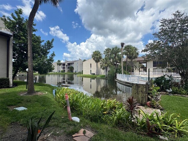 Building Photo - 3861 S Lake Dr