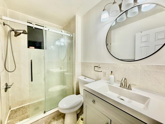 Building Photo - 183 Fairview Ave