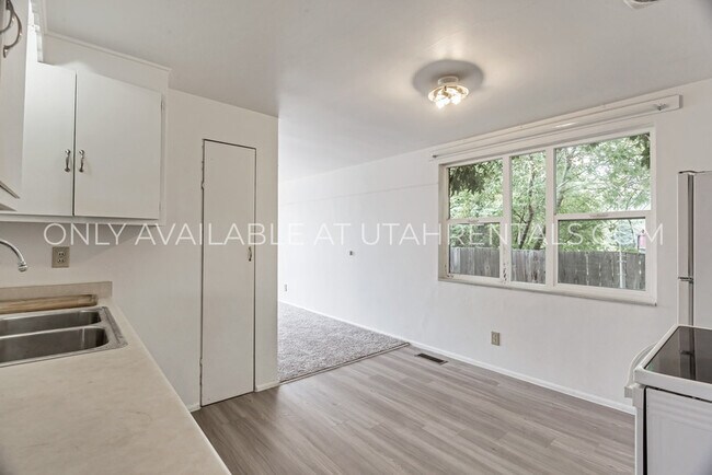 Building Photo - 729 E 4565 S
