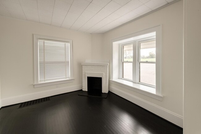 Building Photo - 159 Oak Park Dr