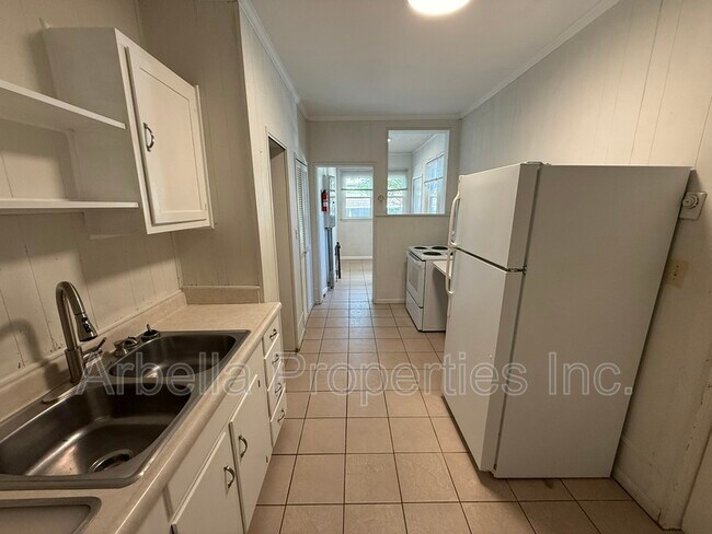 Building Photo - 703 E Unaka Ave