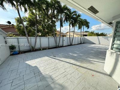 Building Photo - 1040 SW 142nd Ave