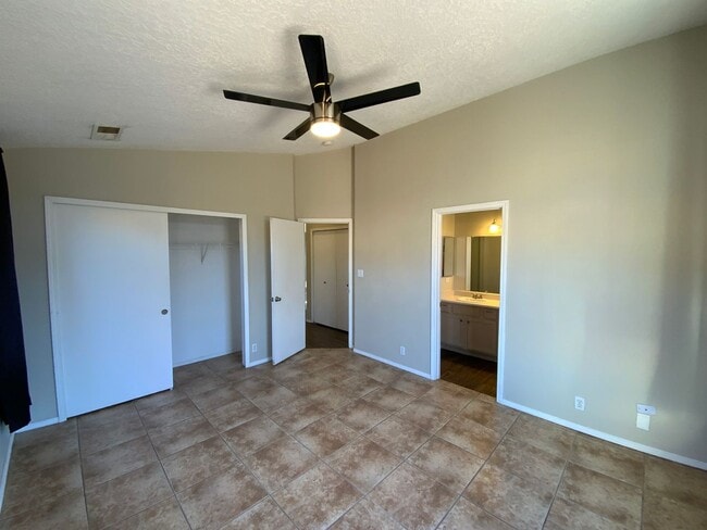 Building Photo - 2 Bedroom Single Story Home Available Near Hwy 550 NE & Paseo Del Volcan NE in Enchanted Hills Ri...