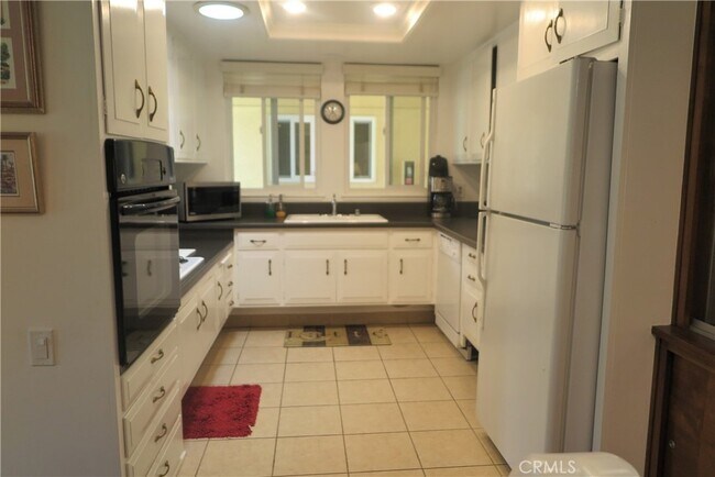Building Photo - 119 Via Estrada