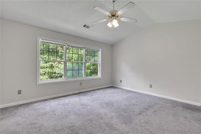 Building Photo - 6300 Hickory Ln Cir