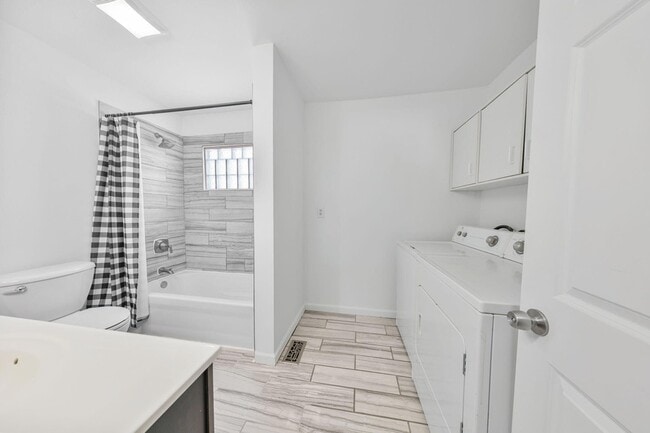 Building Photo - 820 Brown St