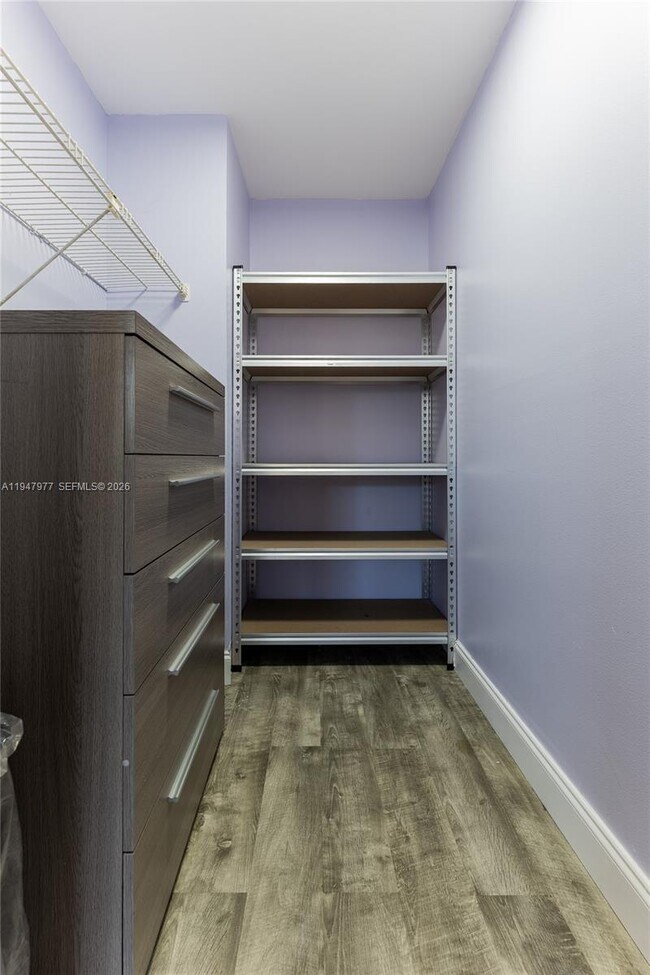 Building Photo - 290 174th St St