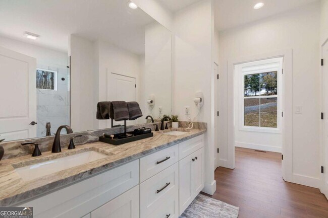 Building Photo - 629 Butterworth Rd