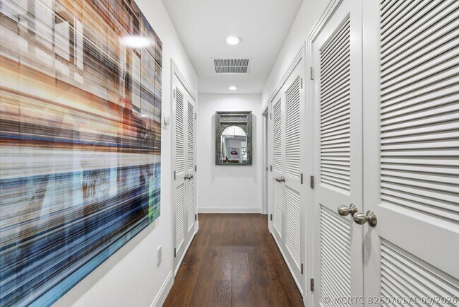Building Photo - 2835 Polo Island Dr