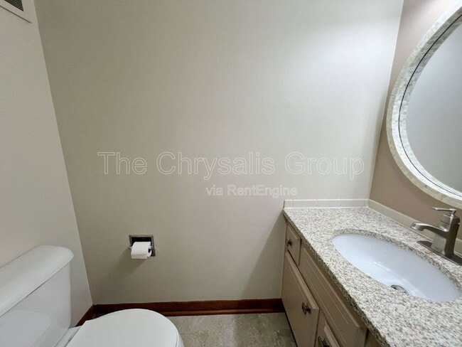 Building Photo - 623 Mason St