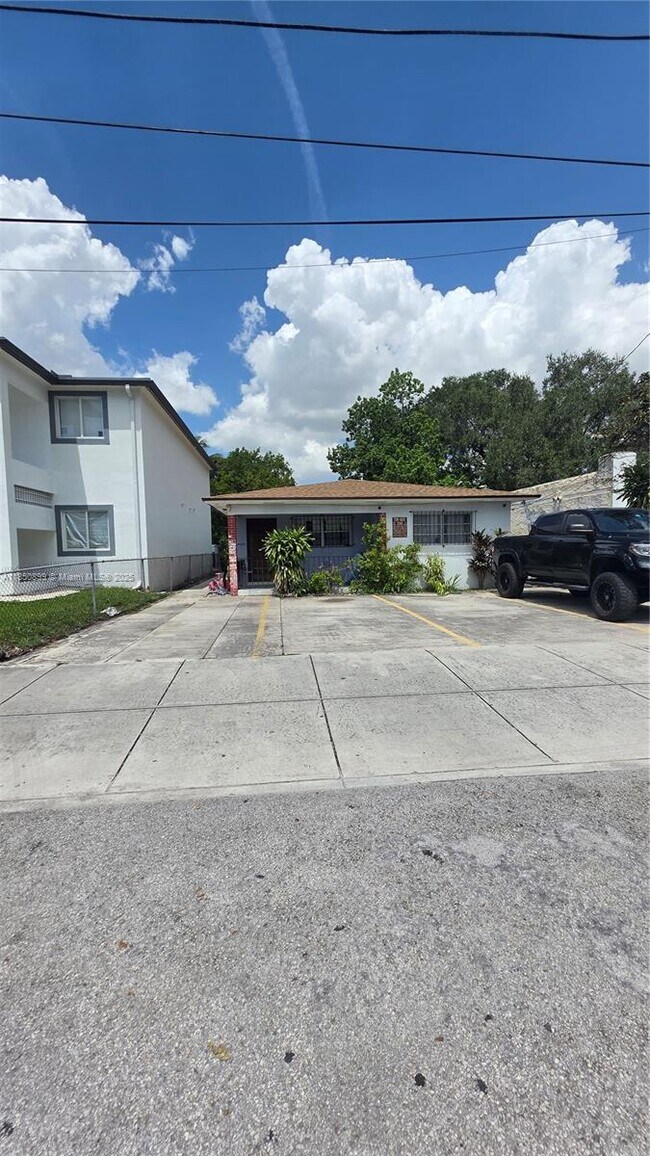 Building Photo - 2660 NW 23rd Ave