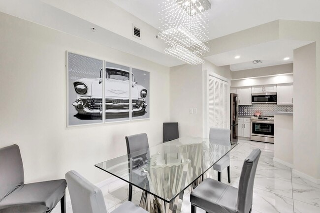 Building Photo - 802 W Windward Way