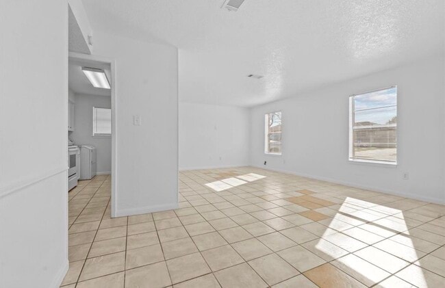 Building Photo - 3428 Lantern Ln