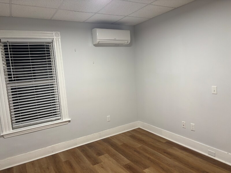 Building Photo - 29 Maple St