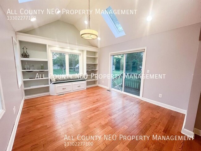 Building Photo - 8988 Birchwood Dr
