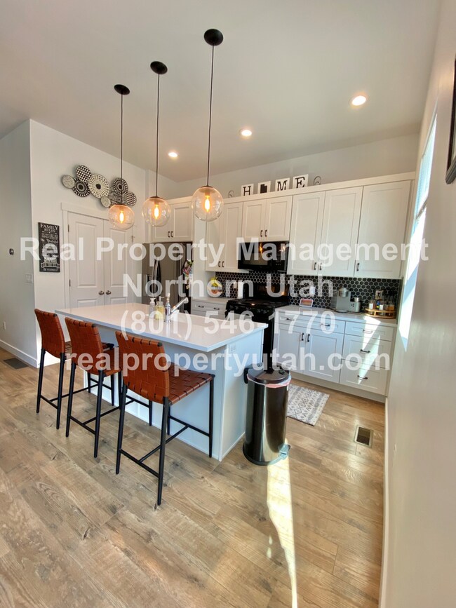 Building Photo - 3 Bed 3.5 Bath Layton Townhome Coming Soon!