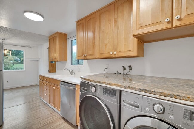 Building Photo - Arbor Lake Duplex unit for lease in private setting