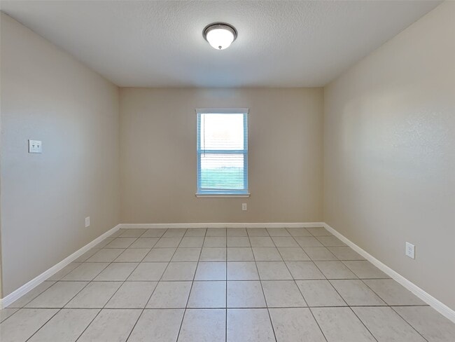 Building Photo - 729 Totem Trail Dr