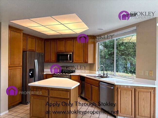 Building Photo - 5300 E Lakeshore Dr