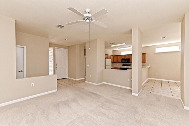 Building Photo - 117 Larkspur Ln